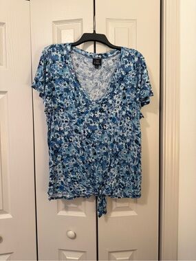 Oak & Trellis  Floral Tie-Front V-Neck Top
